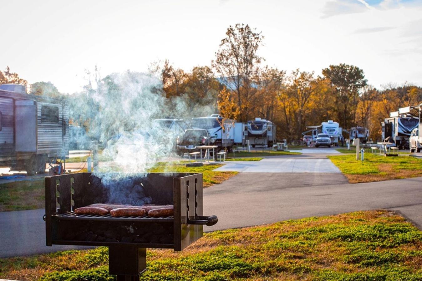 Pigeon Forge Landing Rv Resort Bagian luar foto
